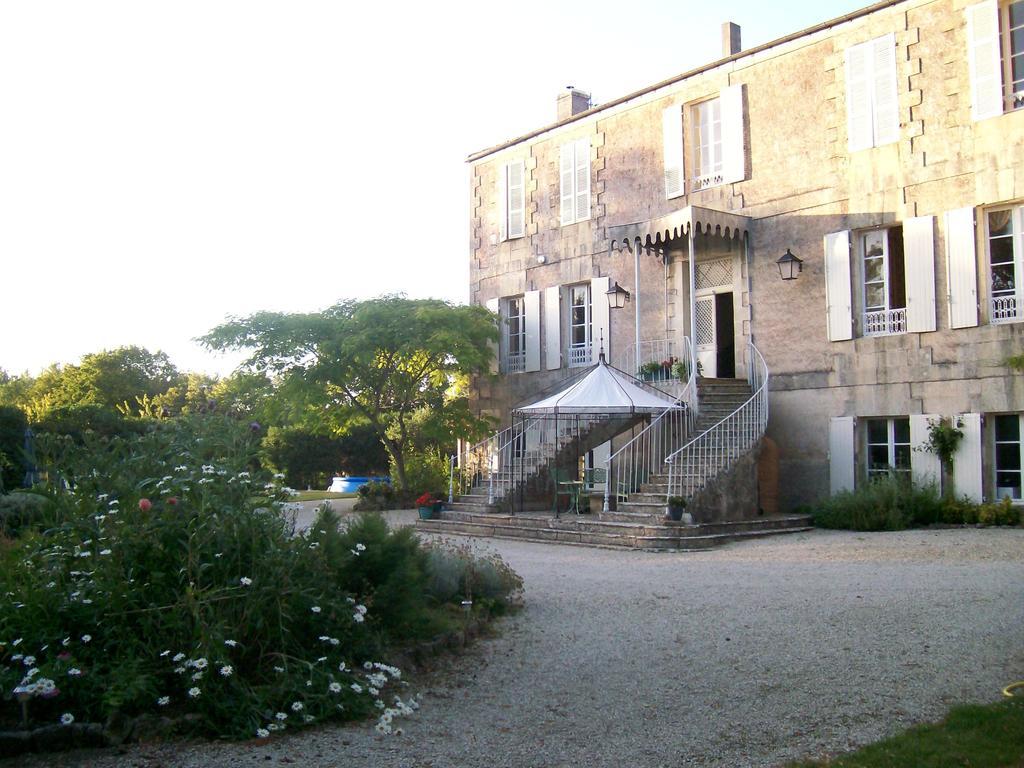Manoir Angle Bed and Breakfast Blanzay-sur-Boutonne Exteriör bild