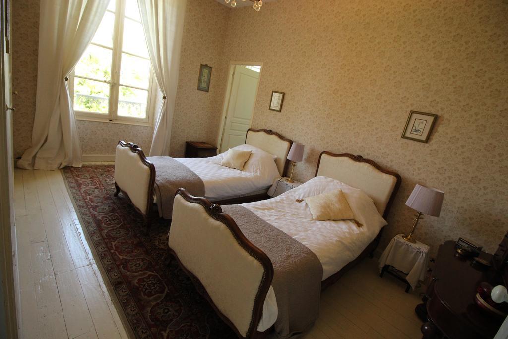 Manoir Angle Bed and Breakfast Blanzay-sur-Boutonne Rum bild